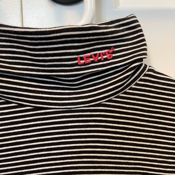 Levi’s Turtleneck - Picture 2 of 3